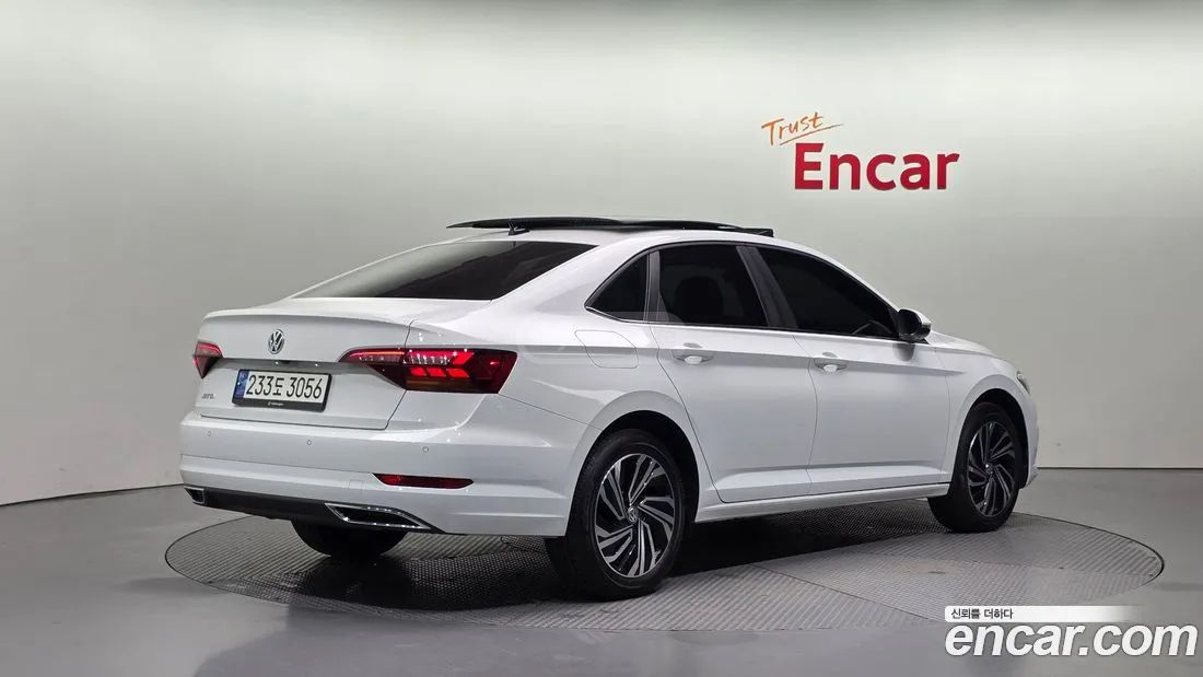 Volkswagen Jetta 2021 — photo 2