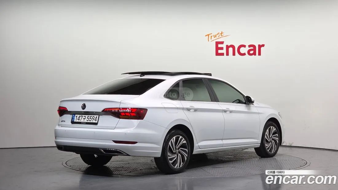 Volkswagen Jetta 2020 — photo 2