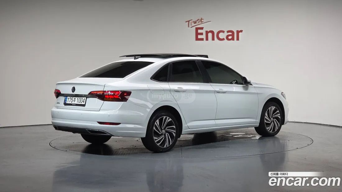 Volkswagen Jetta 2020 — photo 2