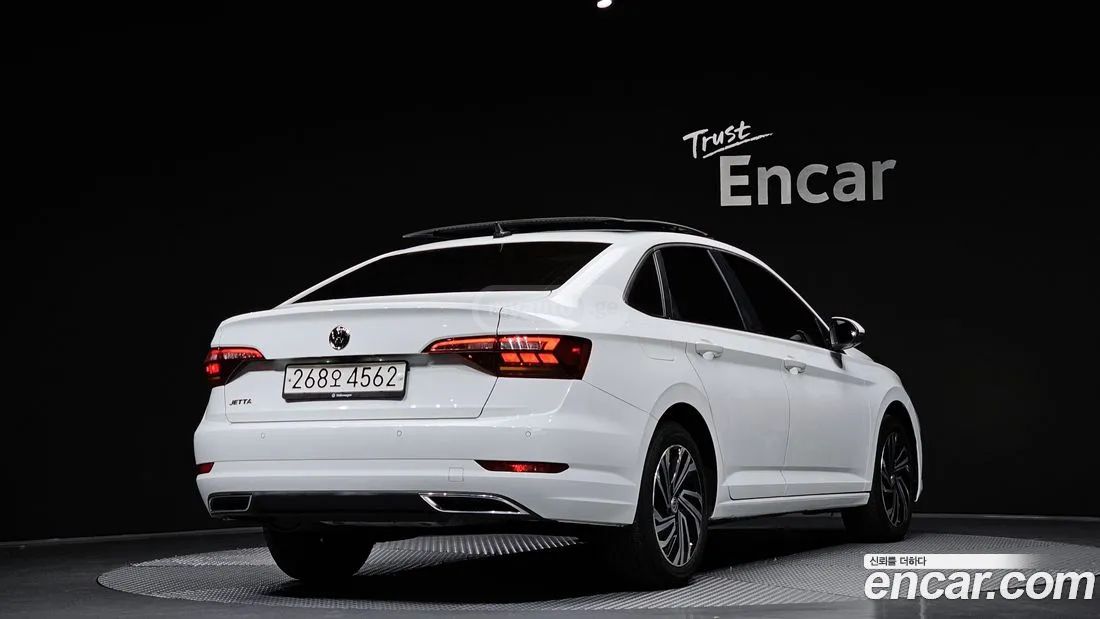 Volkswagen Jetta 2021 — photo 2