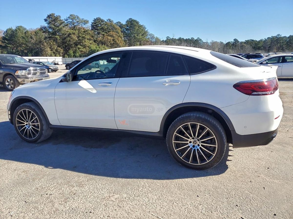 Mercedes-Benz GLC 300 Coupe 2022 — photo 2