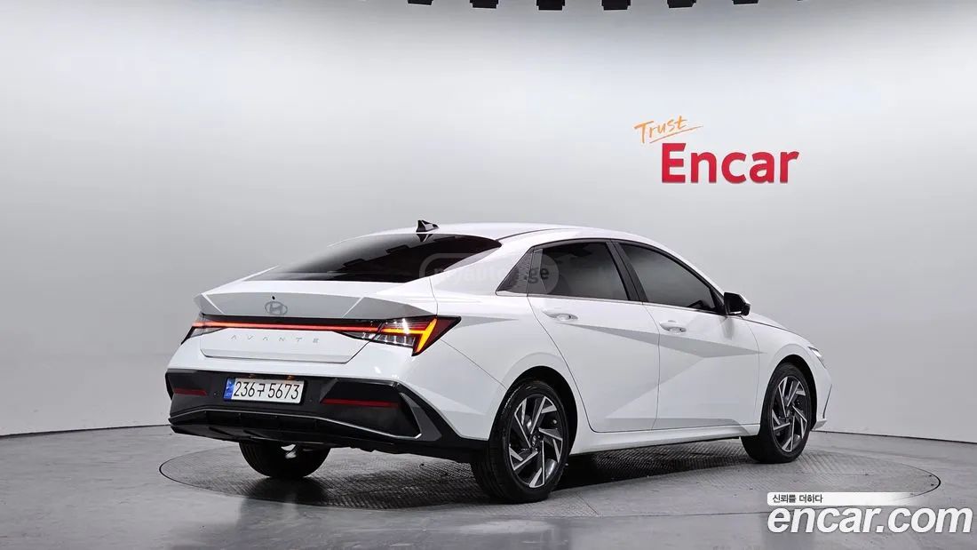 Hyundai Elantra 2024 — photo 2