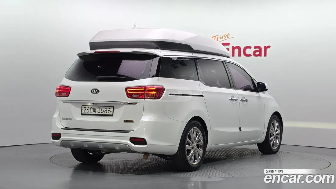 Kia Sedona 2019 — photo 2