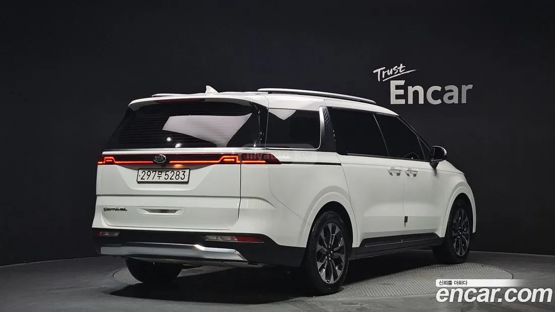 Kia Sedona 2021 — photo 2