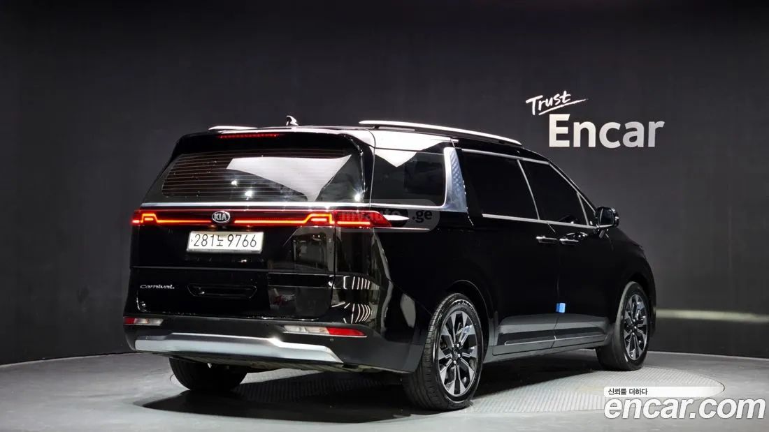 Kia Sedona 2021 — photo 2