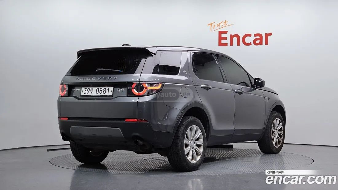 Land Rover Discovery Sport 2016 — photo 2