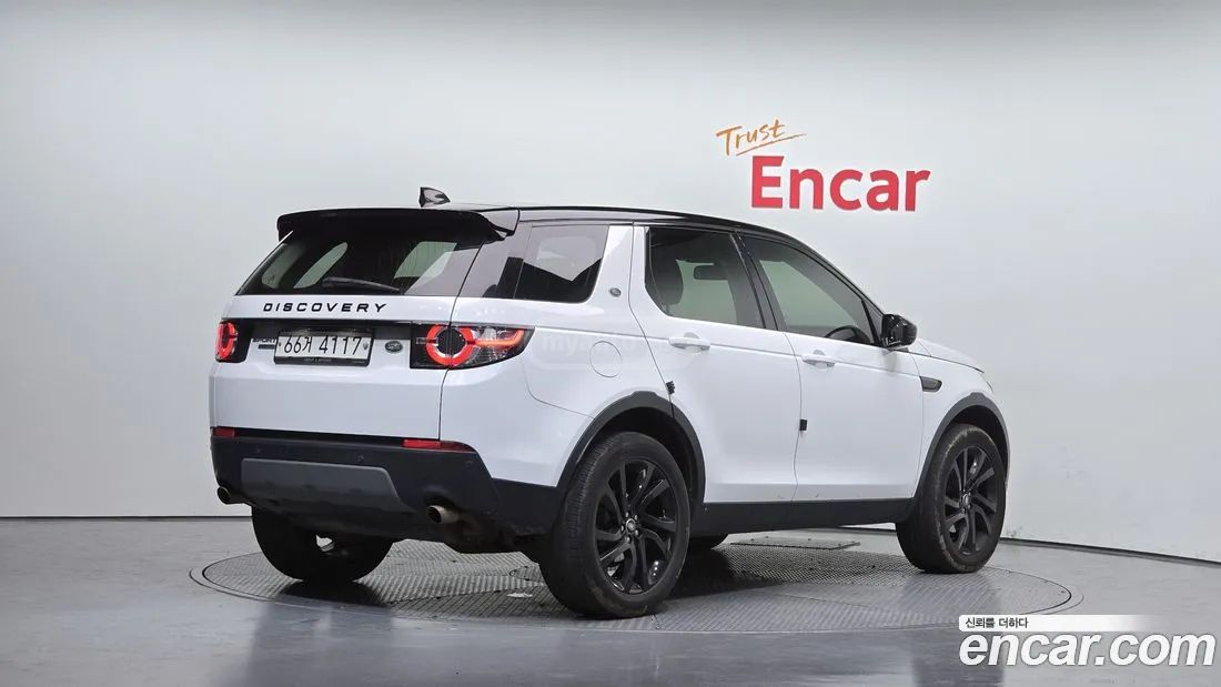 Land Rover Discovery Sport 2017 — photo 2