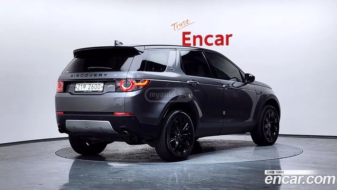 Land Rover Discovery Sport 2017 — photo 2