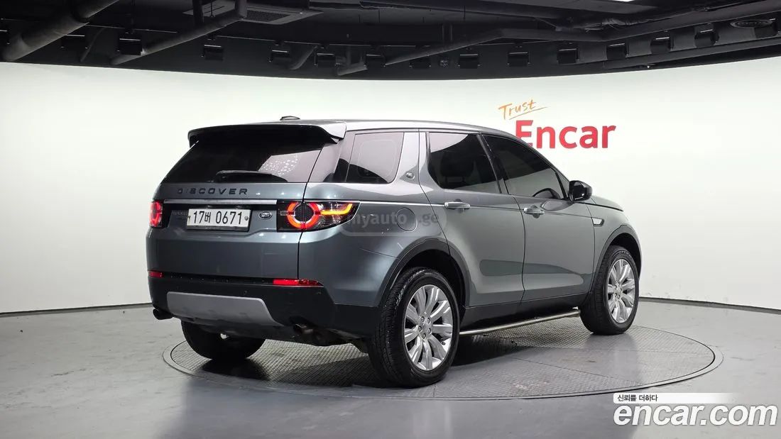 Land Rover Discovery Sport 2016 — photo 2