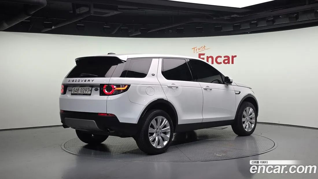 Land Rover Discovery Sport 2016 — photo 2
