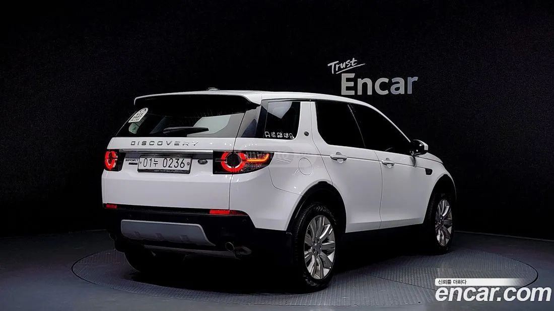 Land Rover Discovery Sport 2016 — photo 2