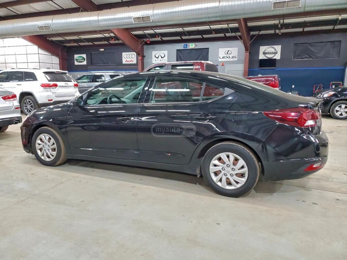Hyundai Elantra 2019 — photo 2
