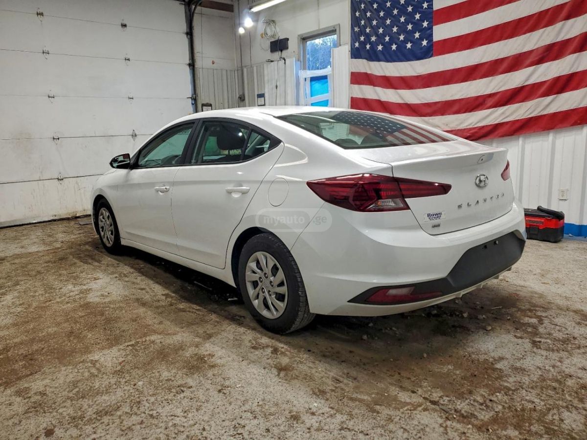 Hyundai Elantra 2019 — photo 2