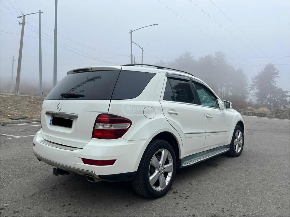 Mercedes-Benz ML 350 2010 — photo 2