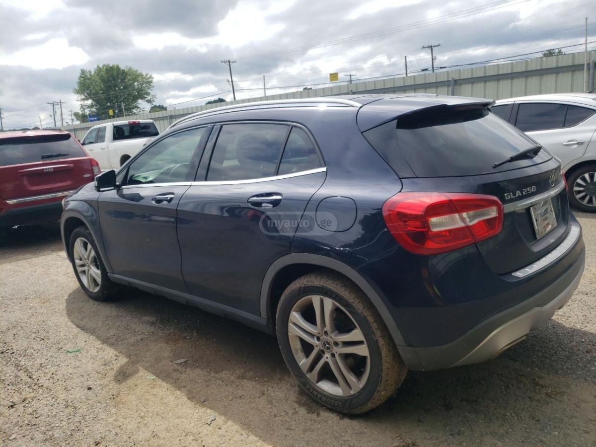 Mercedes-Benz GLA 250 2018 — photo 2