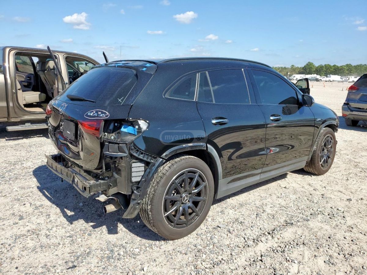 Mercedes-Benz GLA 350 2023 — photo 2