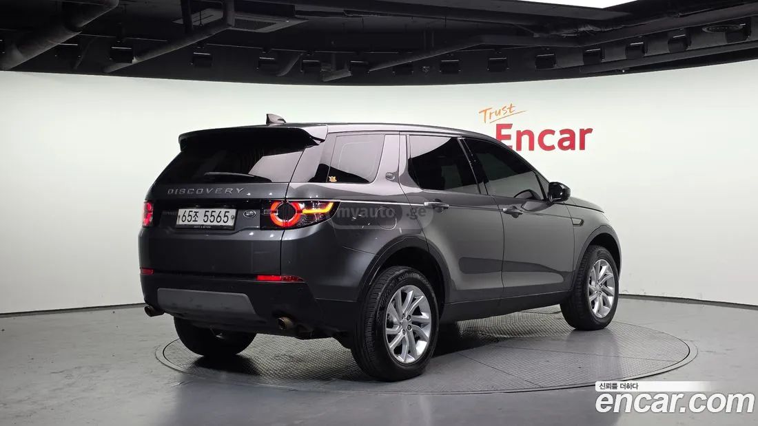 Land Rover Discovery Sport 2018 — photo 2