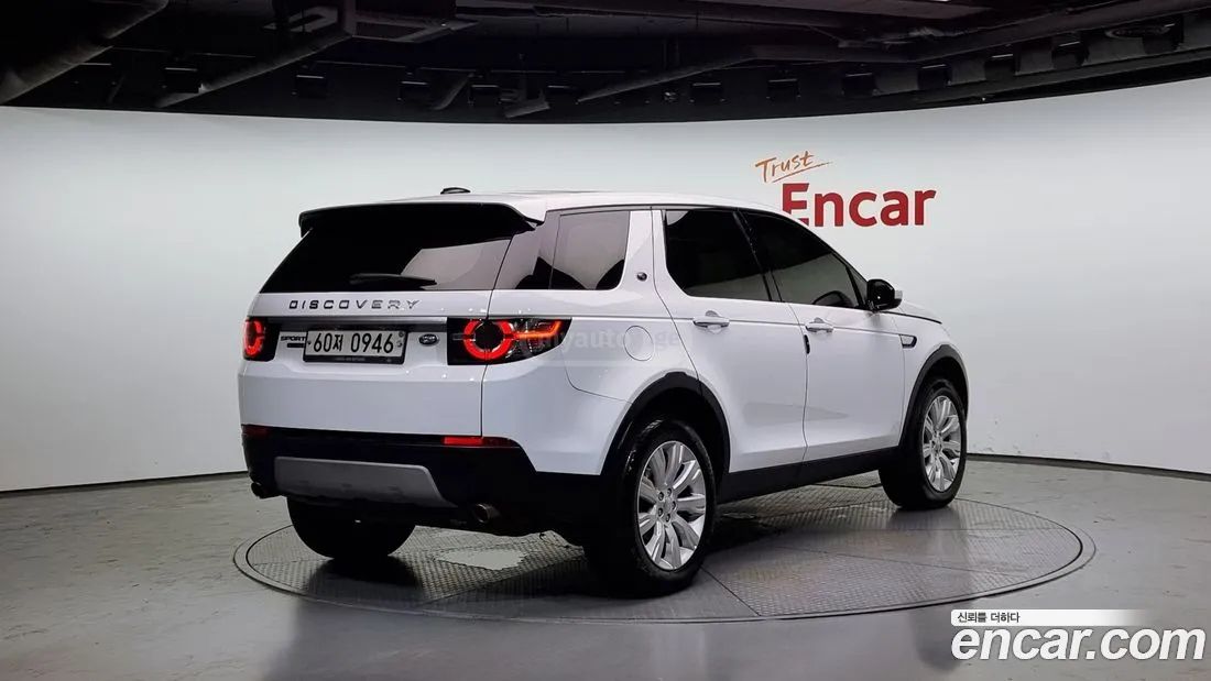 Land Rover Discovery Sport 2016 — photo 2