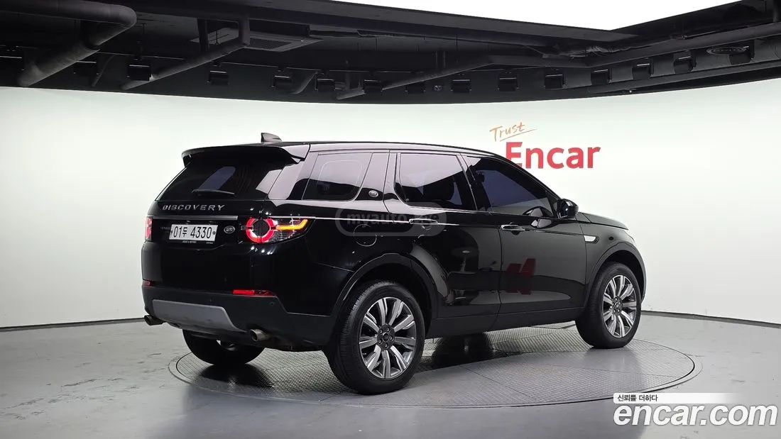 Land Rover Discovery Sport 2017 — photo 2