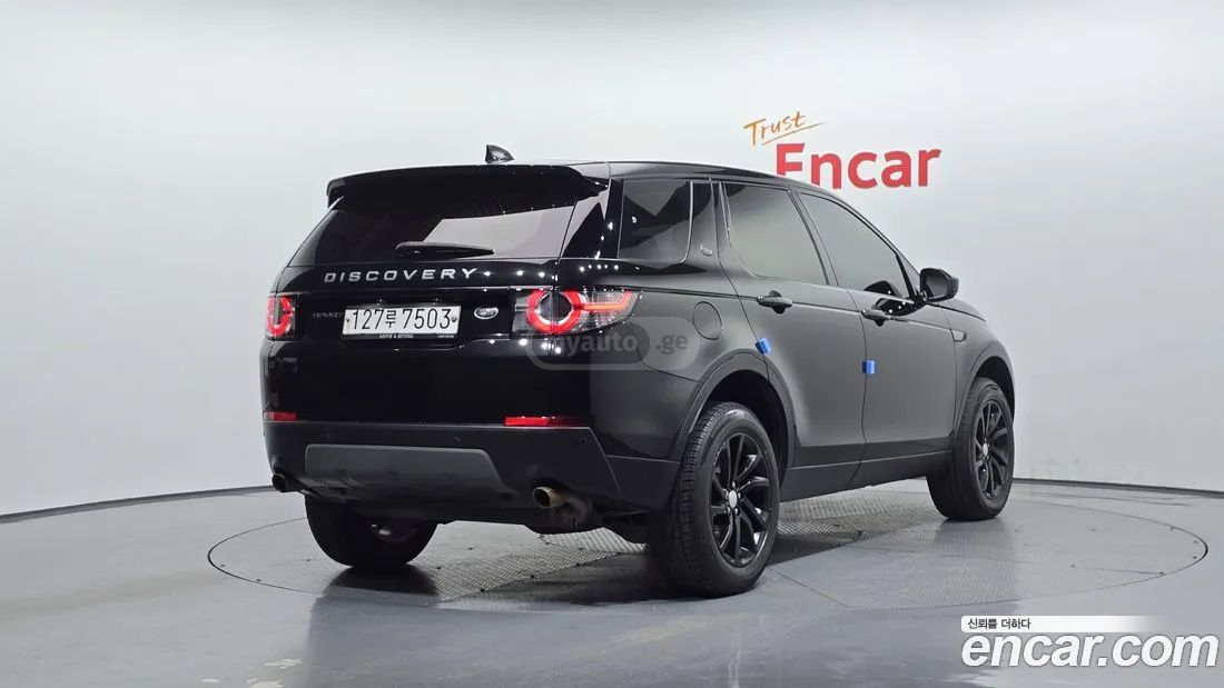 Land Rover Discovery Sport 2017 — photo 2