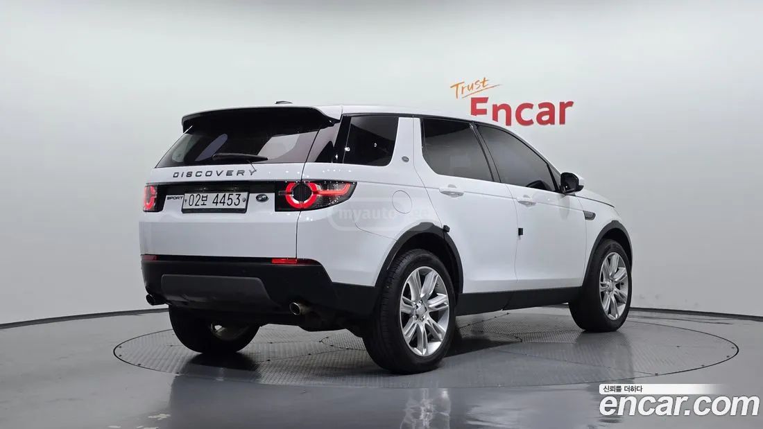 Land Rover Discovery Sport 2016 — photo 2