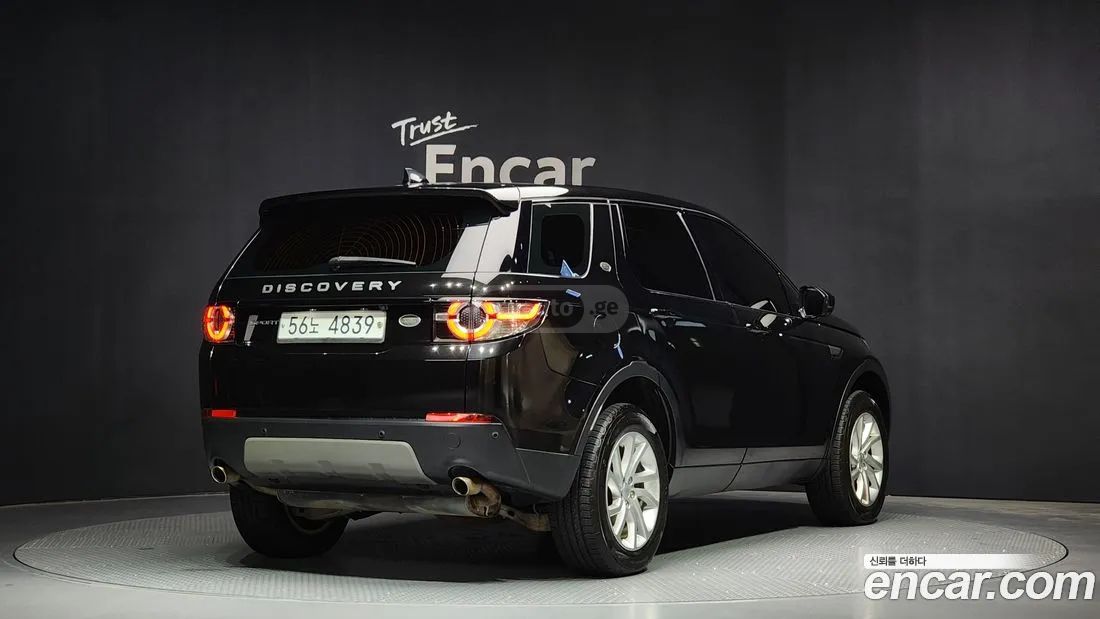 Land Rover Discovery Sport 2017 — photo 2