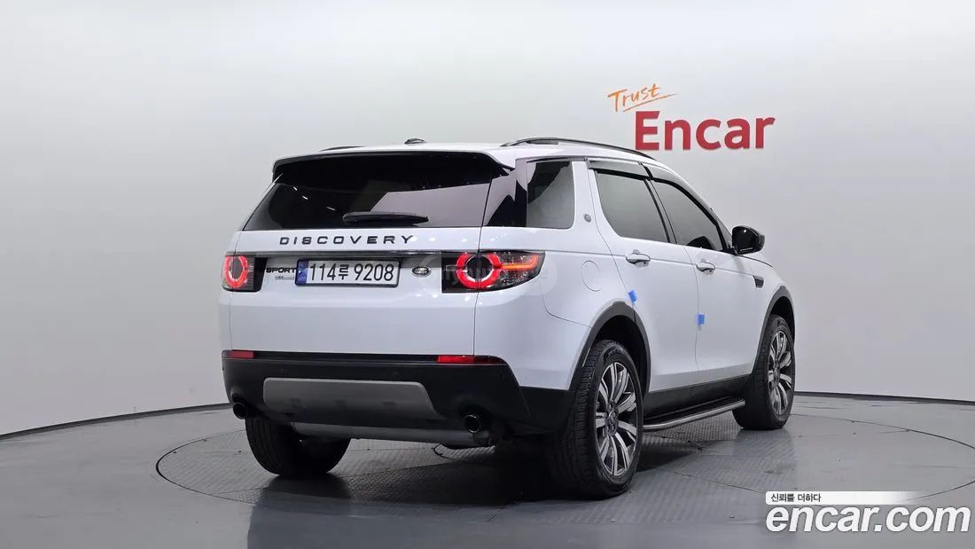 Land Rover Discovery Sport 2016 — photo 2