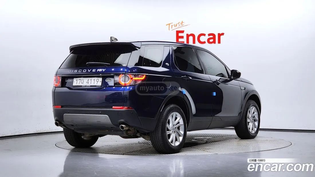 Land Rover Discovery Sport 2017 — photo 2
