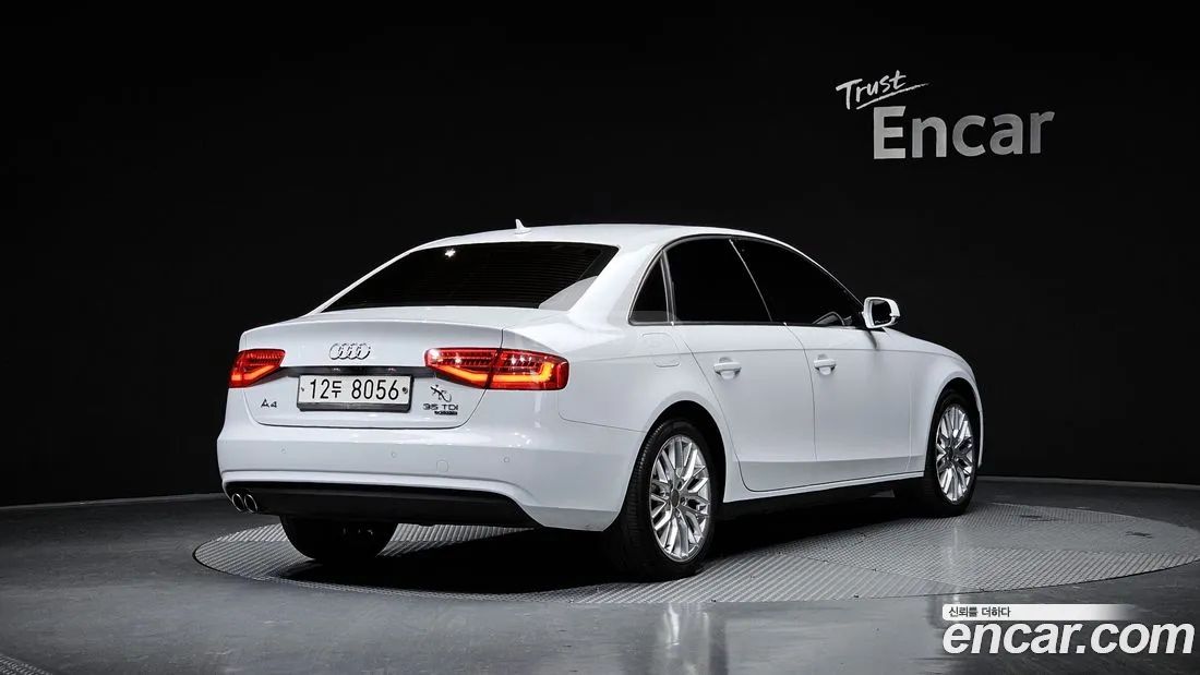 Audi A4 2015 — photo 2