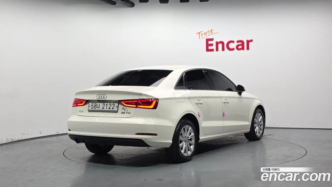 Audi A3 2015 — photo 2