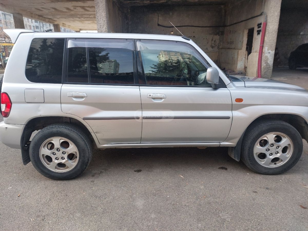 Mitsubishi Pajero IO 2001 — photo 2
