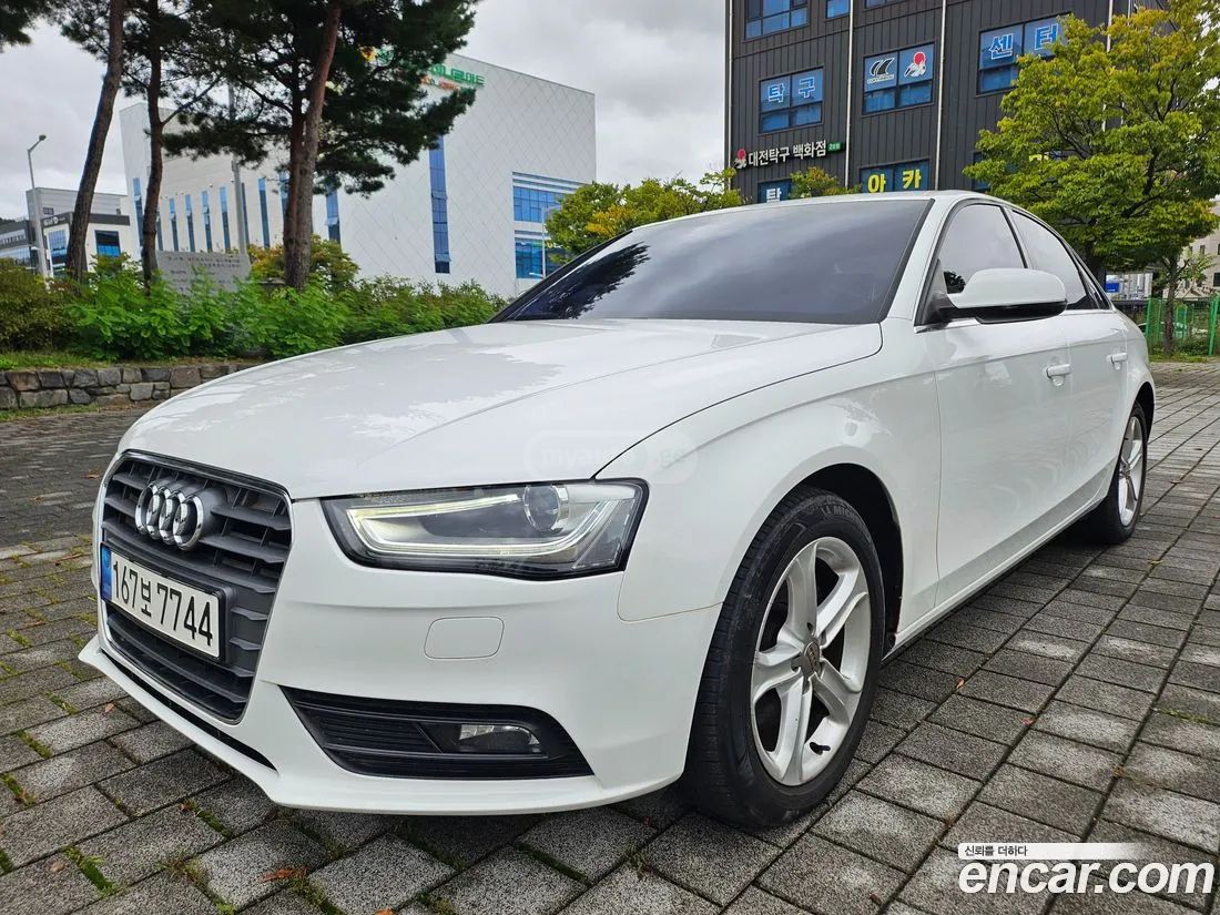 Audi A4 2015 — photo 2