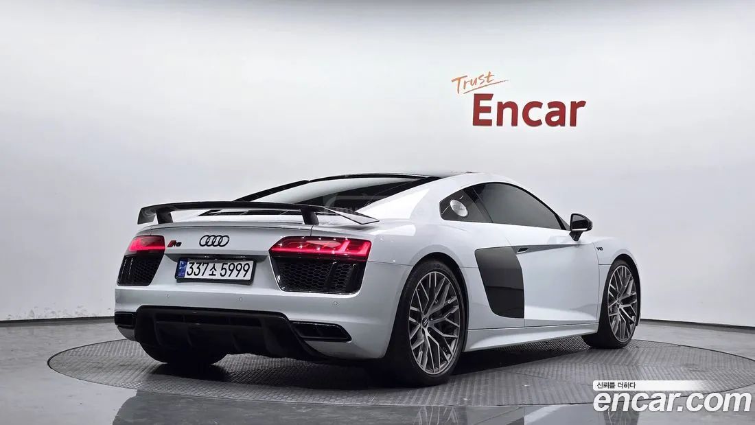 Audi R8 2017 — photo 2