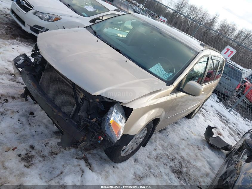Chrysler Town and Country 2014 — photo 2