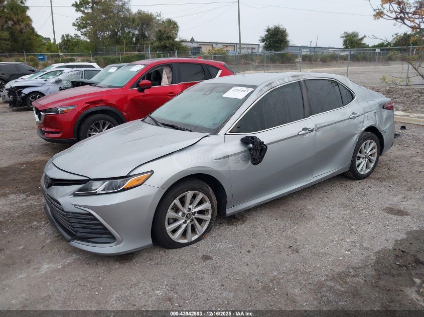 Toyota Camry 2022 — photo 2