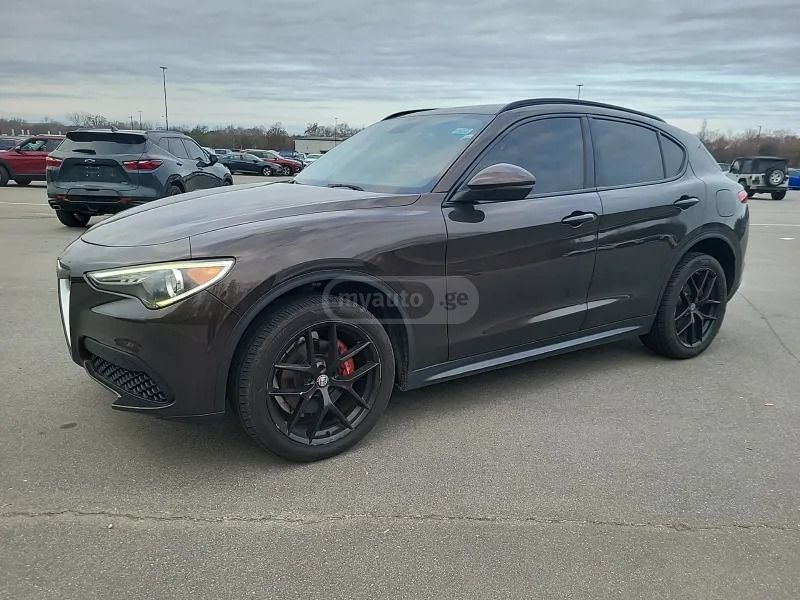 Alfa Romeo Stelvio 2018 — photo 2