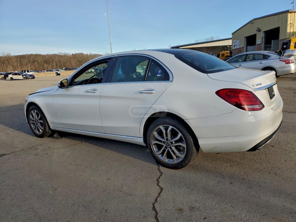 Mercedes-Benz C 300 2017 — photo 2