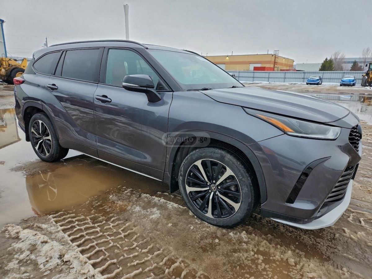 Toyota Highlander 2022 — photo 2