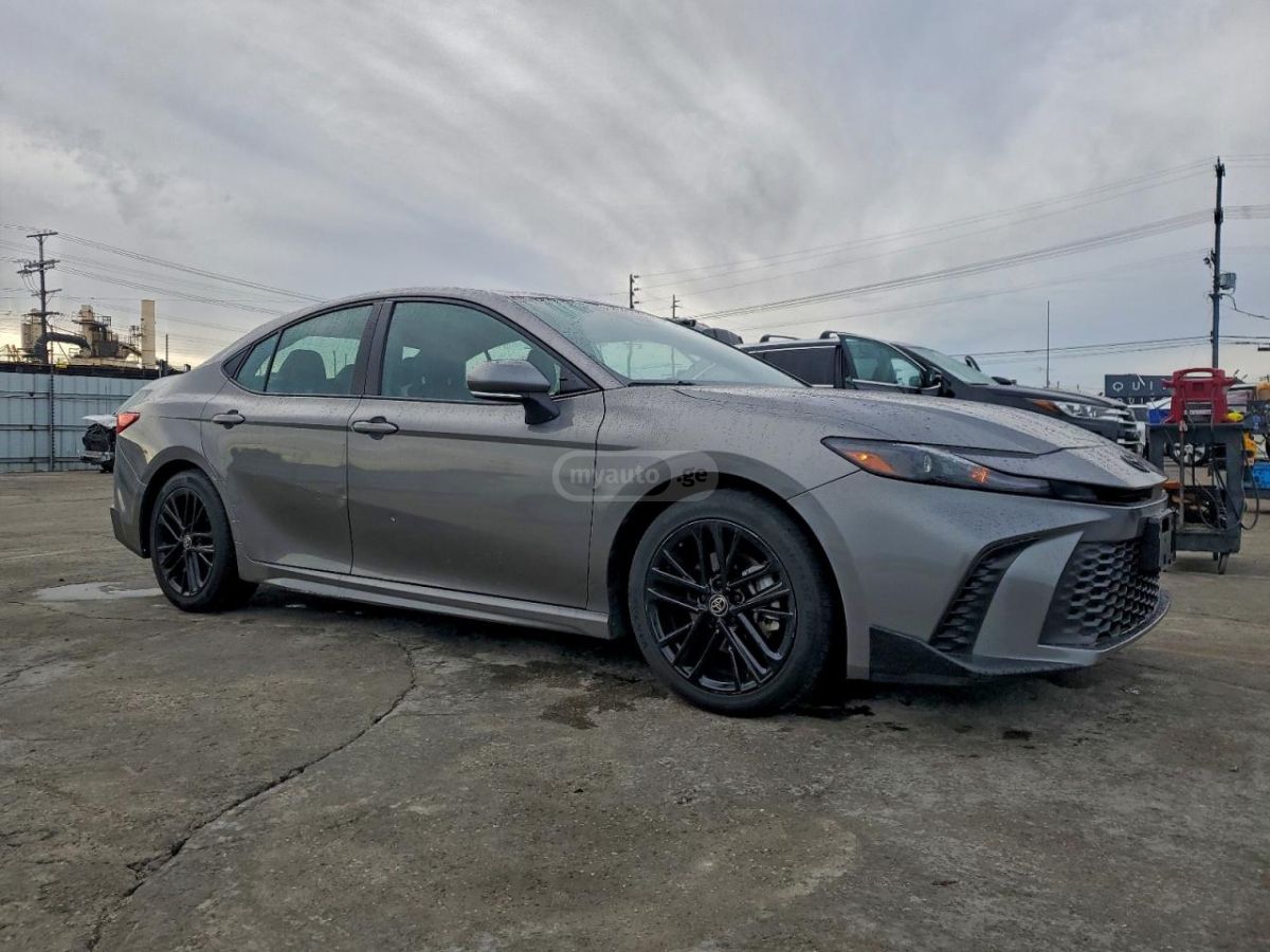 Toyota Camry 2024 — photo 2
