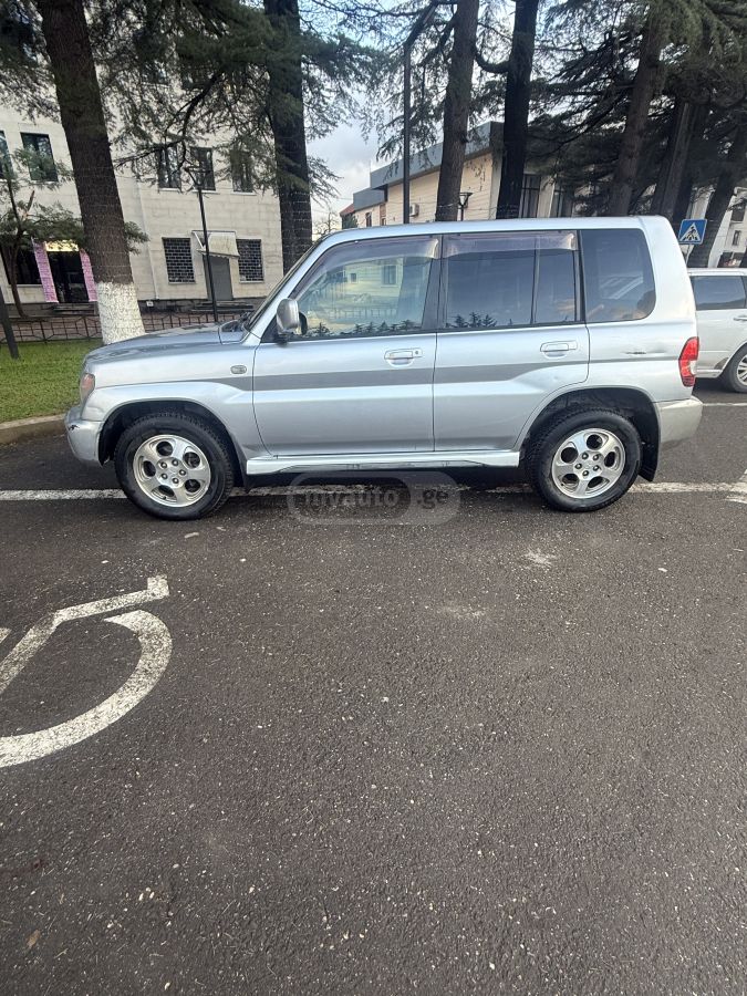 Mitsubishi Pajero IO 2001 — photo 2