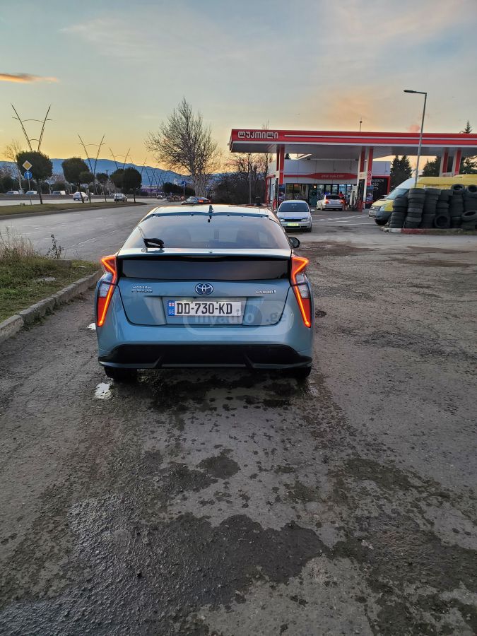 Toyota Prius 2016 — photo 2