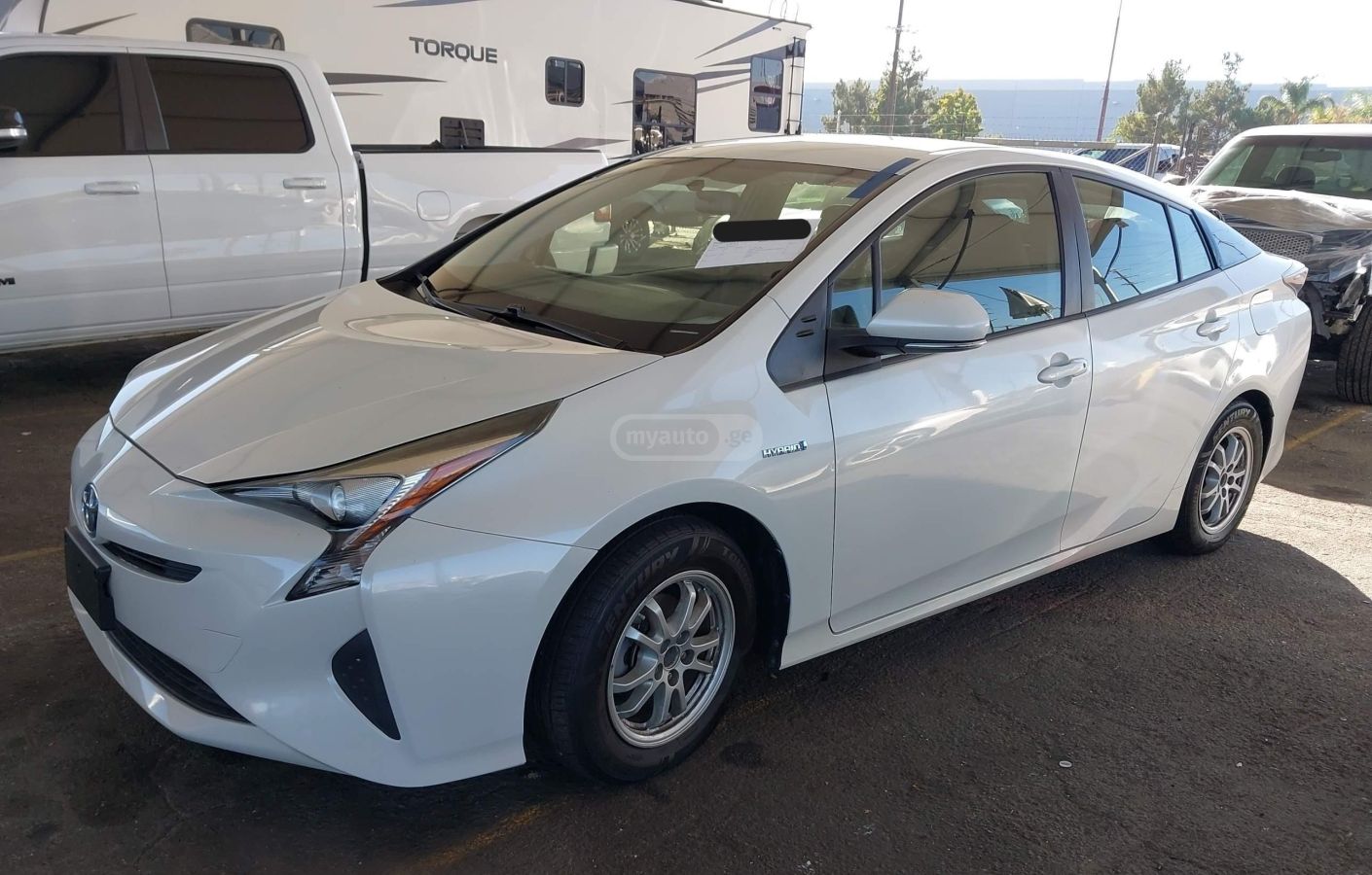 Toyota Prius 2016 — photo 2