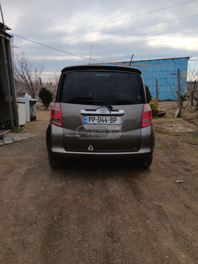 Toyota Ractis 2005 — photo 2