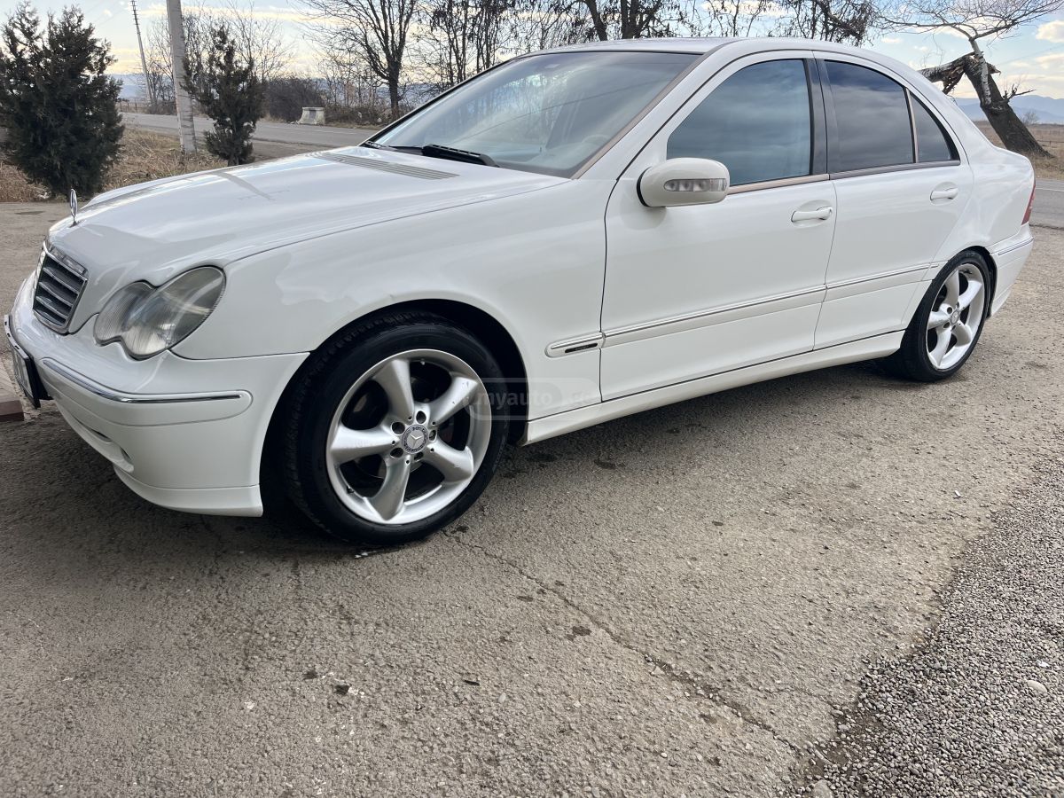 Mercedes-Benz C 230 2004 — photo 2