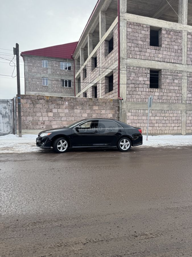 Toyota Camry 2014 — photo 2