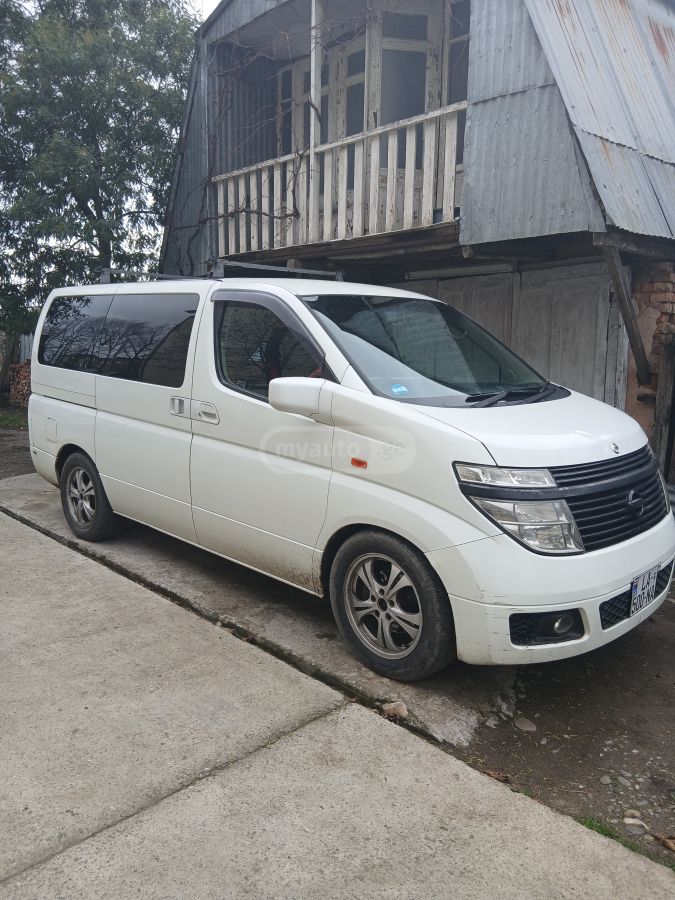 Nissan Elgrand 2002 — photo 2
