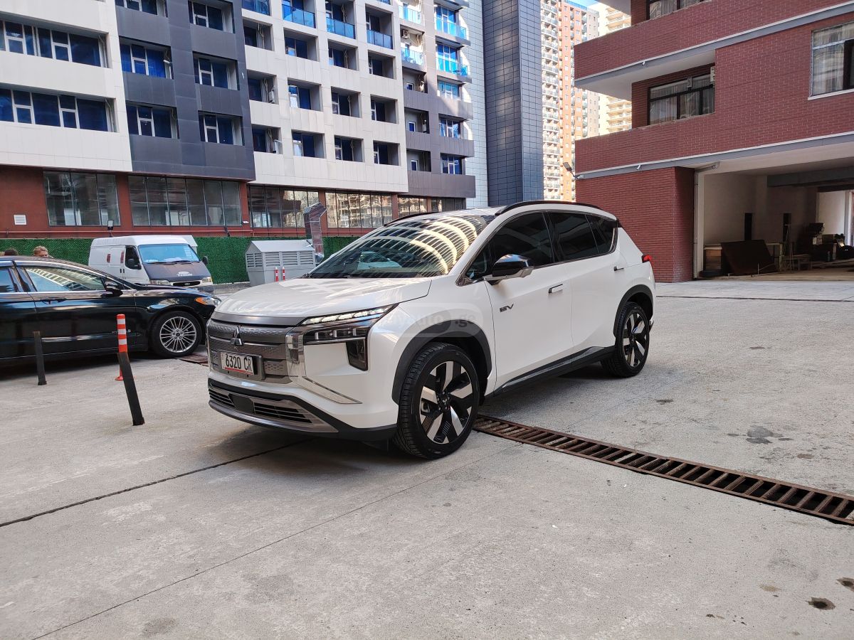 Mitsubishi Airtrek 2022 — photo 2