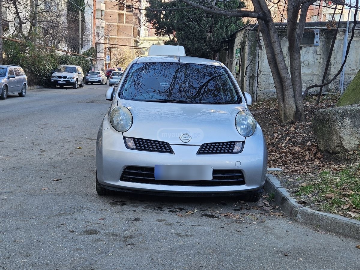 Nissan March