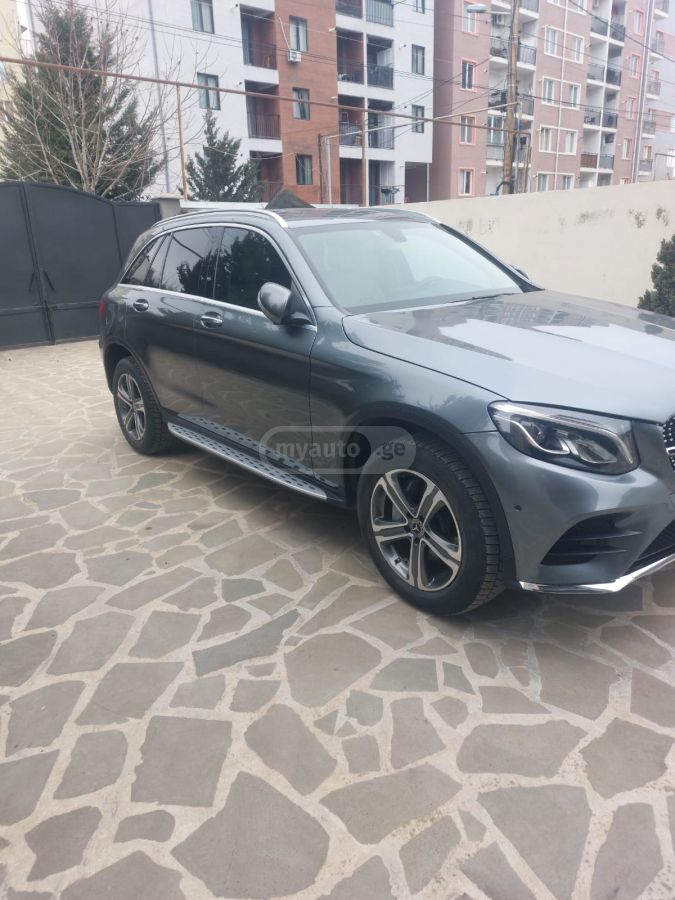 Mercedes-Benz GLC 300 2018 — photo 2
