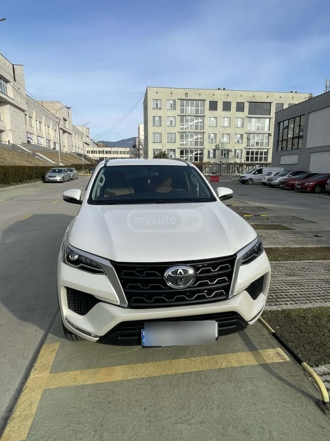 Toyota Fortuner 2021 — photo 2